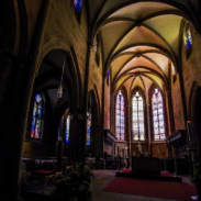 14. Benediktiner Abtei Tholey, mit Fenster von Maqsoodi und Richter